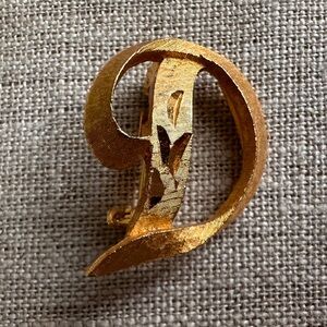 Vintage Mamselle Gold Tone Initial Monogram Script Letter “D” Brooch Pin